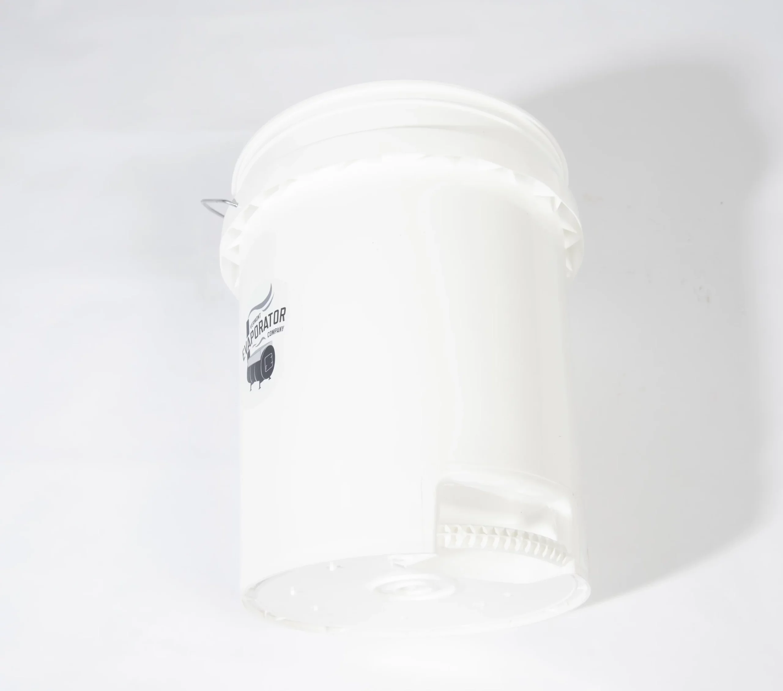 Built-in Bottom Handle 5 Gallon Buckets & Covers
