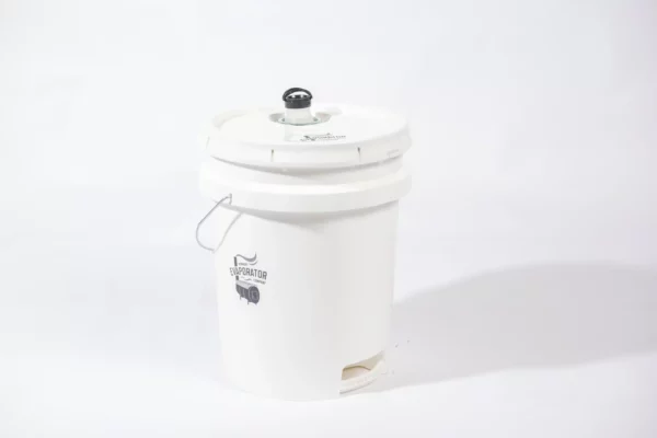 maple sap storage bucket with pour top